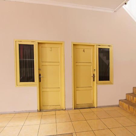 Oyo 3060 Al Fatih Guest House Syariah Tegal  Exterior photo
